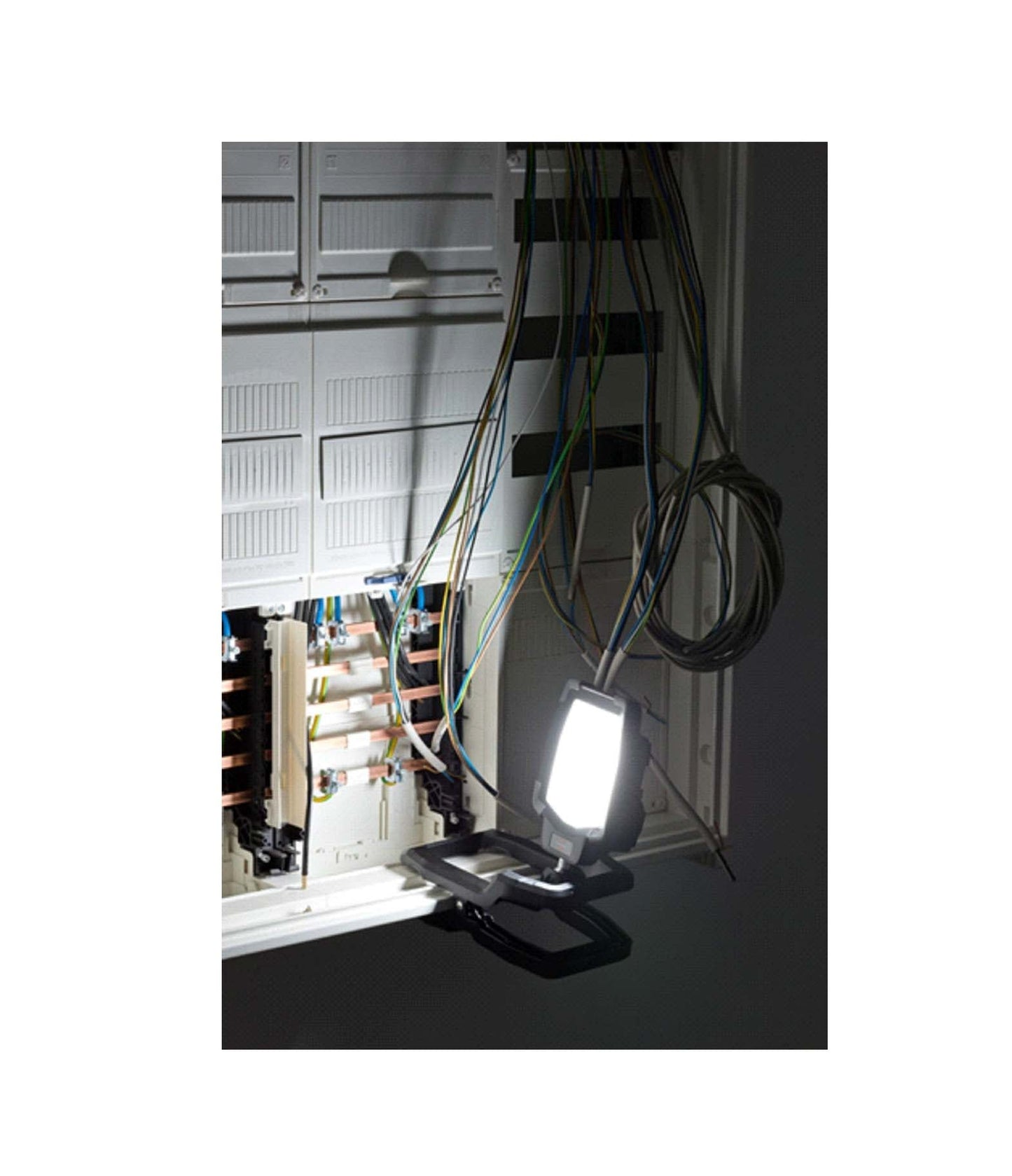 FARETTO A LED RICARICABILE CL 4050 MA (faretto da lavoro a LED 40W, 3800lm, 6400K, IP65, 12h di autonomia, con power bank USB, prodotto in Germania) - ELETTROFER