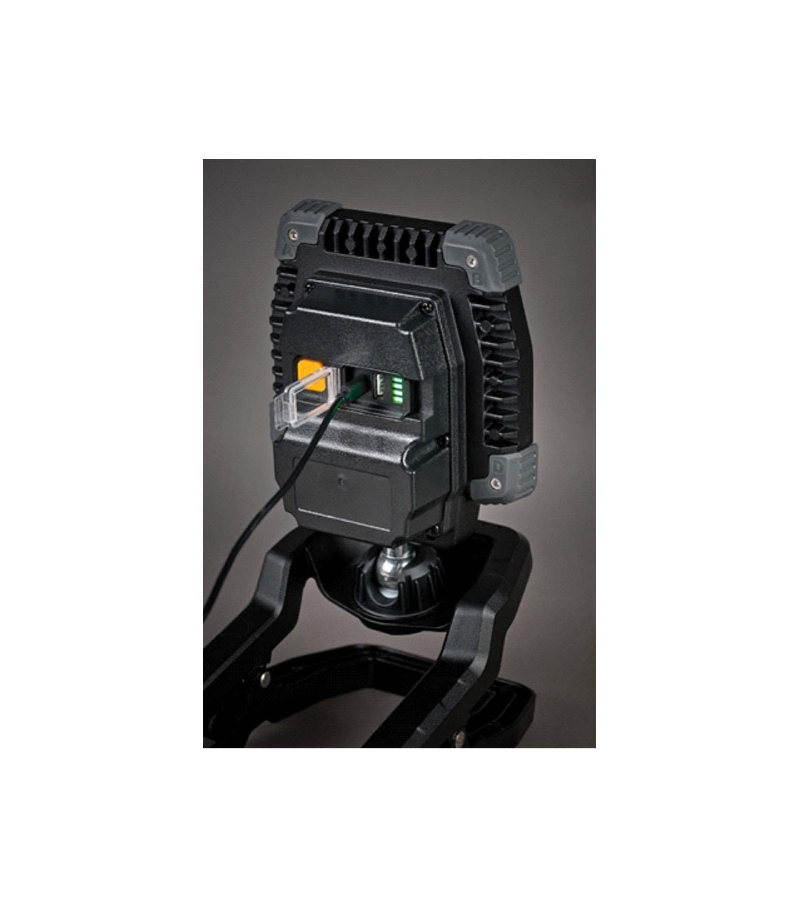 FARETTO A LED RICARICABILE CL 4050 MA (faretto da lavoro a LED 40W, 3800lm, 6400K, IP65, 12h di autonomia, con power bank USB, prodotto in Germania) - ELETTROFER