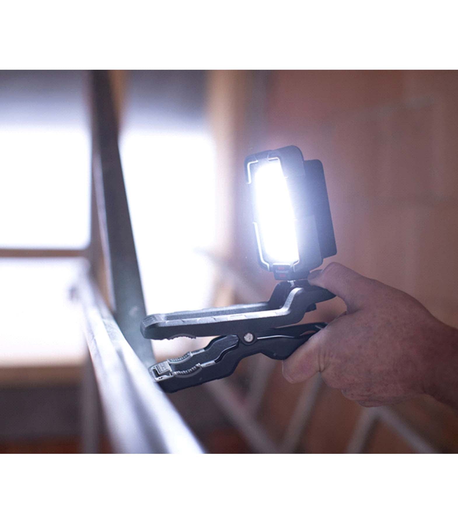 LUCE DA LAVORO LED A MORSETTO 1050 MA (Luce da lavoro LED ricaricabile 10W, 950lm, IP65, 12h di autonomia, prodotto in Germania) - ELETTROFER