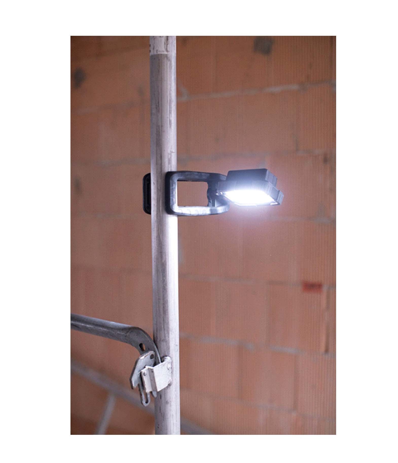 LUCE DA LAVORO LED A MORSETTO 1050 MA (Luce da lavoro LED ricaricabile 10W, 950lm, IP65, 12h di autonomia, prodotto in Germania) - ELETTROFER