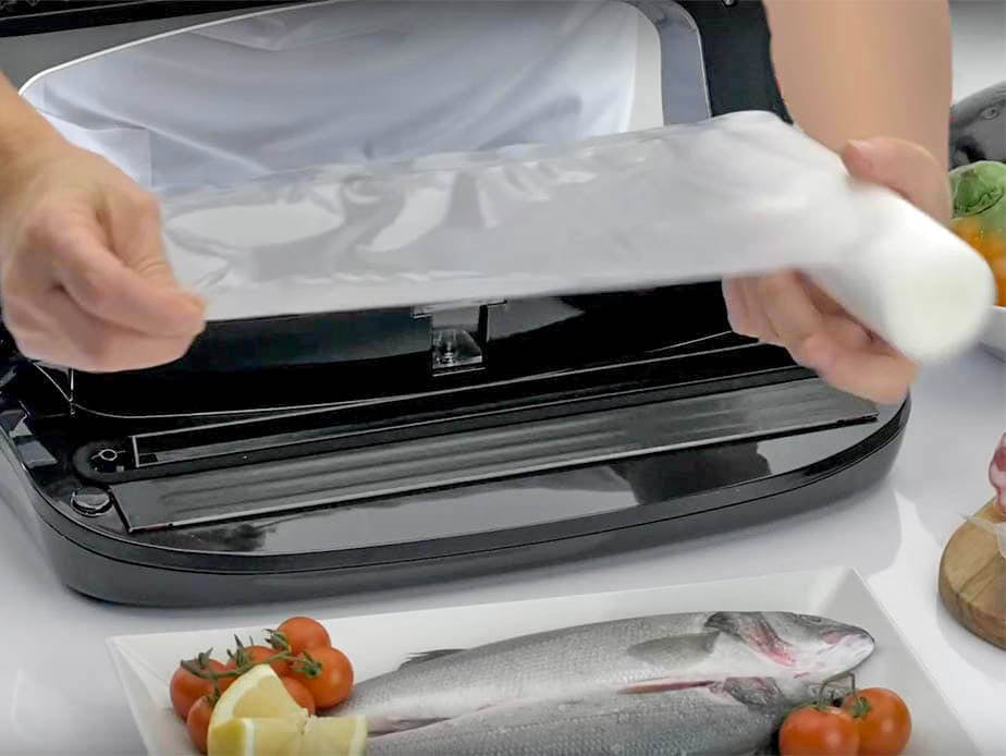 MACCHINA SOTTOVUOTO SICO NEVADA - PREZZO SPEDIZIONE INCLUSA - BARRA 32CM colore silver CONFEZIONATRICE semi - professionale, superautomatica, TRIPLA SALDATURA. Per piccole attività, chef, cacciatori, pescatori e famiglie esigenti MADE IN ITALY - ELETTROFER